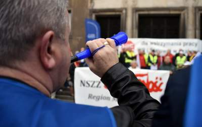 "Niech kombinat wróci w polskie ręce" - protest hutników (listopad 2019) - zdjęcie 24