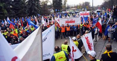 "Niech kombinat wróci w polskie ręce" - protest hutników (listopad 2019) - zdjęcie 1