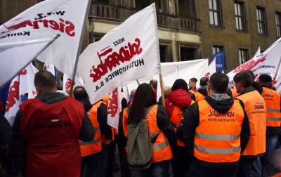 "Niech kombinat wróci w polskie ręce" - protest hutników (listopad 2019) - zdjęcie 18