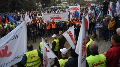 "Niech kombinat wróci w polskie ręce" - protest hutników (listopad 2019) - zdjęcie 13