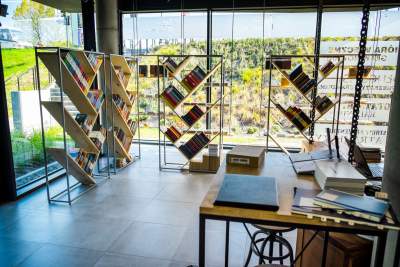 Te pióra mają cudowną moc: wyjątkowe miejsce w Krakowie - zdjęcie 9