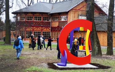 Takie rzeźby postawili wokół zabytkowej Strzelnicy - zdjęcie 15