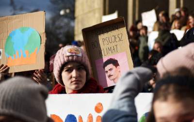 Protest w Krakowie: hasła jak zwykle były bardzo kreatywne - zdjęcie 19