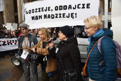Protest w Krakowie: hasła jak zwykle były bardzo kreatywne - zdjęcie 23
