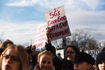 Protest w Krakowie: hasła jak zwykle były bardzo kreatywne - zdjęcie 17