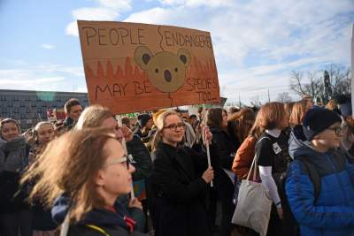 Protest w Krakowie: hasła jak zwykle były bardzo kreatywne - zdjęcie 12