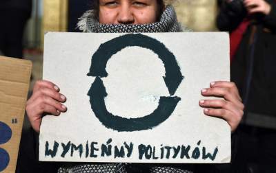 Protest w Krakowie: hasła jak zwykle były bardzo kreatywne - zdjęcie 20