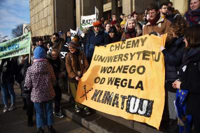 Protest w Krakowie: hasła jak zwykle były bardzo kreatywne - zdjęcie 11