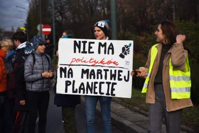 Protest w Krakowie: hasła jak zwykle były bardzo kreatywne - zdjęcie 26