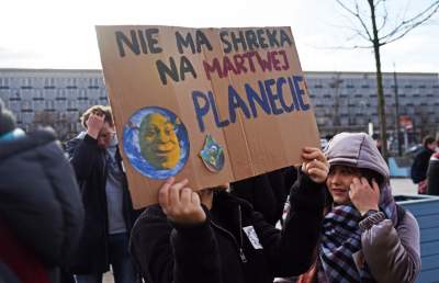 Protest w Krakowie: hasła jak zwykle były bardzo kreatywne - zdjęcie 2