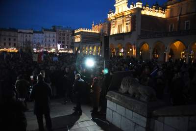 Demonstracja na Rynku: "dość prześladowania" - zdjęcie 12