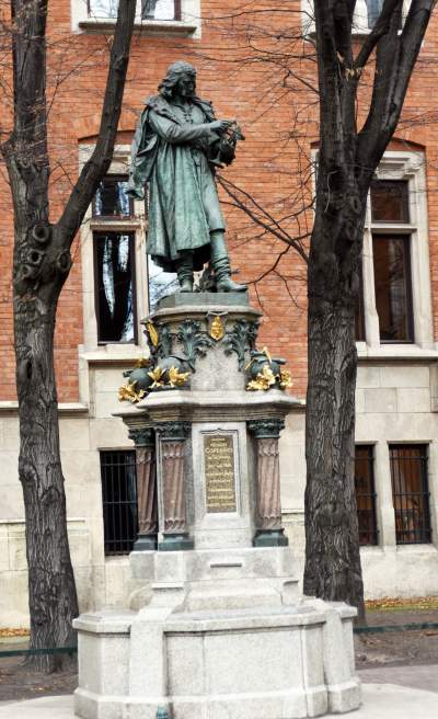 Planty: pierwsza w Krakowie galeria z pomnikami - zdjęcie 11