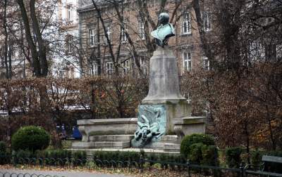 Planty: pierwsza w Krakowie galeria z pomnikami - zdjęcie 10