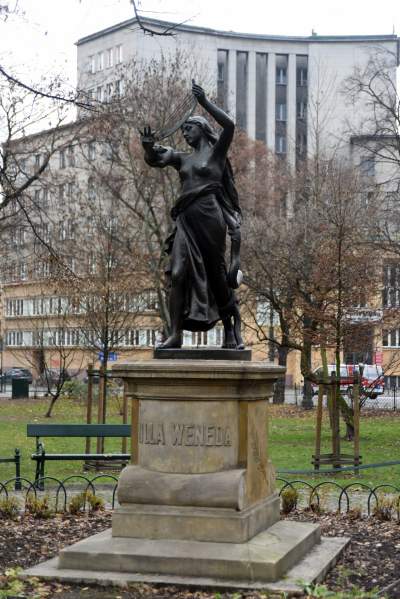 Planty: pierwsza w Krakowie galeria z pomnikami - zdjęcie 6