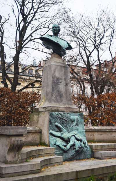 Planty: pierwsza w Krakowie galeria z pomnikami - zdjęcie 9