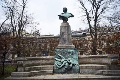 Planty: pierwsza w Krakowie galeria z pomnikami - zdjęcie 8