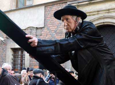 Oto człowiek na desce ostatniego ratunku - zdjęcie 12