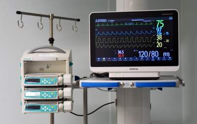 Nowoczesny szpital otwarty i poświęcony, a co z lekarzami? - zdjęcie 1