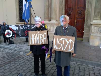 Protest przed magistratem: "urząd to nie kuria" - zdjęcie 5