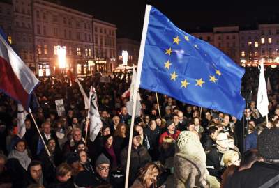 Klatka przed wieżą Ratuszową: protest tysięcy osób - zdjęcie 21