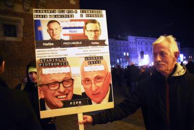 Klatka przed wieżą Ratuszową: protest tysięcy osób - zdjęcie 39