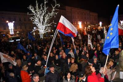 Klatka przed wieżą Ratuszową: protest tysięcy osób - zdjęcie 20
