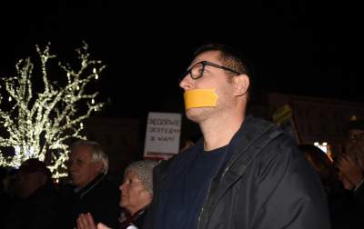 Klatka przed wieżą Ratuszową: protest tysięcy osób - zdjęcie 7