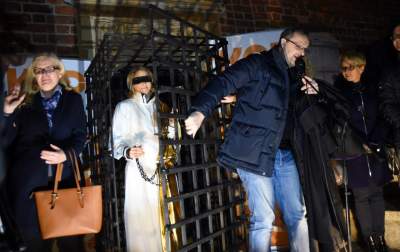 Klatka przed wieżą Ratuszową: protest tysięcy osób - zdjęcie 35