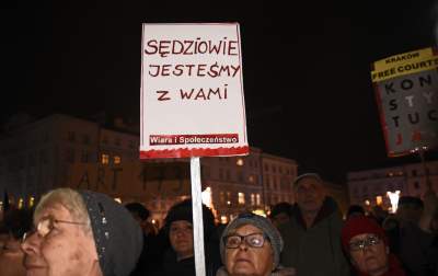 Klatka przed wieżą Ratuszową: protest tysięcy osób - zdjęcie 9