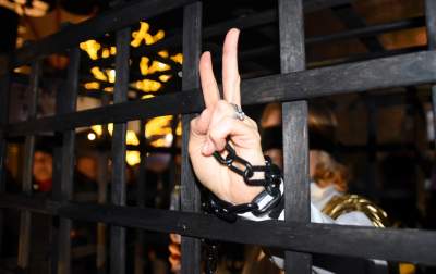 Klatka przed wieżą Ratuszową: protest tysięcy osób - zdjęcie 1