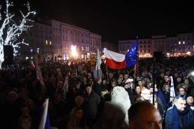 Klatka przed wieżą Ratuszową: protest tysięcy osób - zdjęcie 33