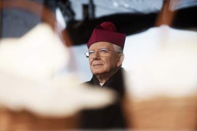 Protesty protestami, ale tłum chciał przełamać się opłatkiem z metropolitą - zdjęcie 3