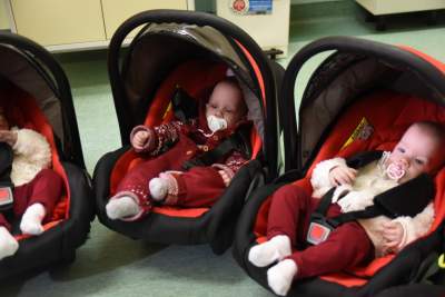 Sześcioraczki w formie, na szczęście rodzice nie są "antyszczepionkowcami" - zdjęcie 2