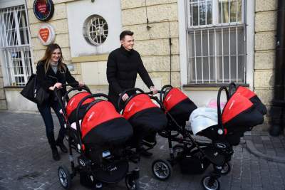 Sześcioraczki w formie, na szczęście rodzice nie są "antyszczepionkowcami" - zdjęcie 14