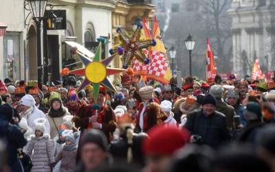 Tysiące krakowian na ulicach, jeden z królów z... Dalekiego Wschodu - zdjęcie 24