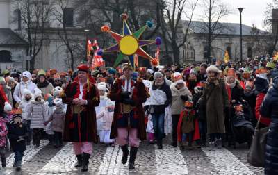 Tysiące krakowian na ulicach, jeden z królów z... Dalekiego Wschodu - zdjęcie 21