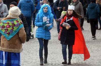 Tysiące krakowian na ulicach, jeden z królów z... Dalekiego Wschodu - zdjęcie 17