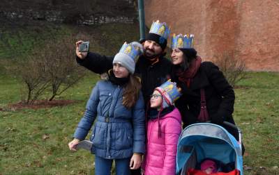 Tysiące krakowian na ulicach, jeden z królów z... Dalekiego Wschodu - zdjęcie 22