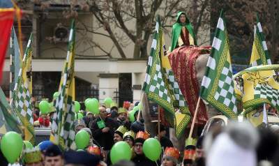 Tysiące krakowian na ulicach, jeden z królów z... Dalekiego Wschodu - zdjęcie 7