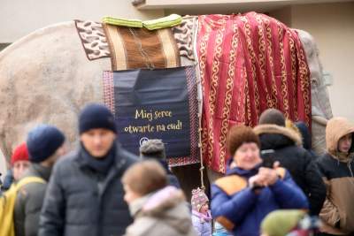 Tysiące krakowian na ulicach, jeden z królów z... Dalekiego Wschodu - zdjęcie 2