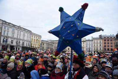 Tysiące krakowian na ulicach, jeden z królów z... Dalekiego Wschodu - zdjęcie 40