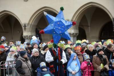 Tysiące krakowian na ulicach, jeden z królów z... Dalekiego Wschodu - zdjęcie 28