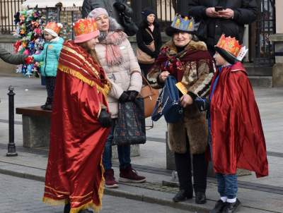 Tysiące krakowian na ulicach, jeden z królów z... Dalekiego Wschodu - zdjęcie 25