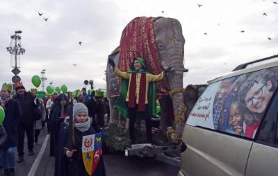 Tysiące krakowian na ulicach, jeden z królów z... Dalekiego Wschodu - zdjęcie 15