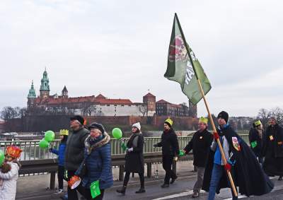 Tysiące krakowian na ulicach, jeden z królów z... Dalekiego Wschodu - zdjęcie 10