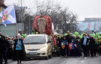 Tysiące krakowian na ulicach, jeden z królów z... Dalekiego Wschodu - zdjęcie 8
