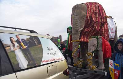 Tysiące krakowian na ulicach, jeden z królów z... Dalekiego Wschodu - zdjęcie 11