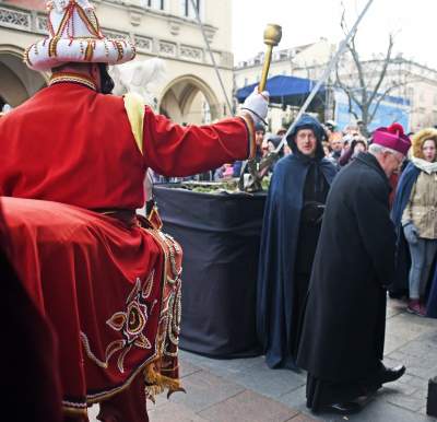 Tysiące krakowian na ulicach, jeden z królów z... Dalekiego Wschodu - zdjęcie 32