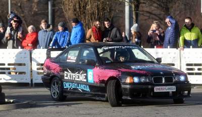 Oni to lubią: opary benzyny, spaliny, i dym spod spalonych gum - zdjęcie 24