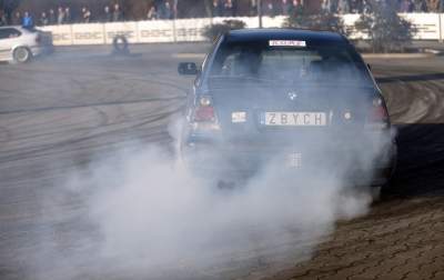 Oni to lubią: opary benzyny, spaliny, i dym spod spalonych gum - zdjęcie 8